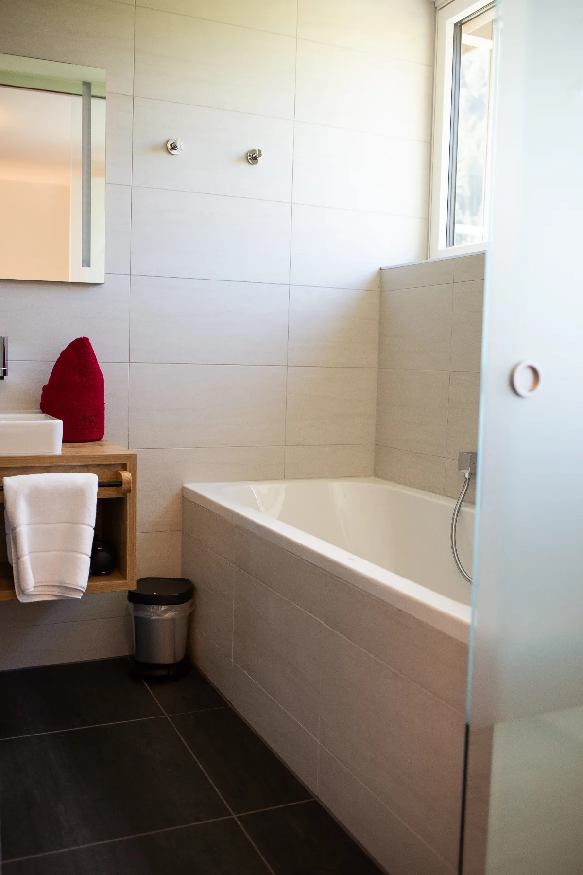 Bad mit Wanne und Dusche
